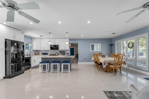 Casa en venta en Palmetto Bay, Florida, 4 dormitorios, 188.41 m2 № 1983512 - foto 9