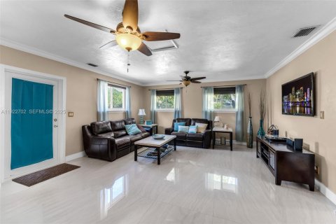 Casa en venta en Palmetto Bay, Florida, 4 dormitorios, 188.41 m2 № 1983512 - foto 11