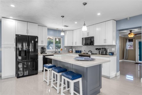 Casa en venta en Palmetto Bay, Florida, 4 dormitorios, 188.41 m2 № 1983512 - foto 4