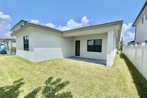 House in Miramar, Florida 3 bedrooms, 190.17 sq.m. № 1698623 - photo 28