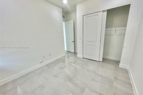 House in Miramar, Florida 3 bedrooms, 190.17 sq.m. № 1698623 - photo 20