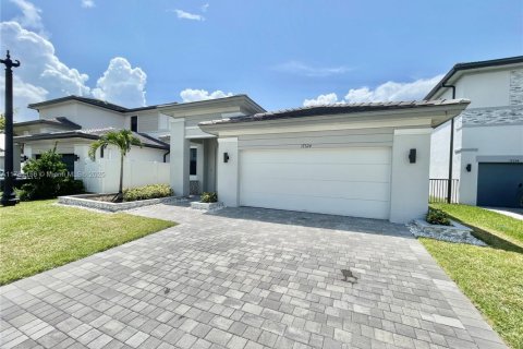 House in Miramar, Florida 3 bedrooms, 190.17 sq.m. № 1698623 - photo 1