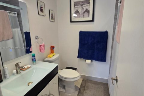 Снять в аренду квартиру в Майами, Флорида 3 спальни, 115.2м2, № 1952320 - фото 19