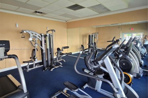 Снять в аренду квартиру в Майами, Флорида 3 спальни, 115.2м2, № 1952320 - фото 25