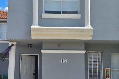 Снять в аренду квартиру в Майами, Флорида 3 спальни, 115.2м2, № 1952320 - фото 2