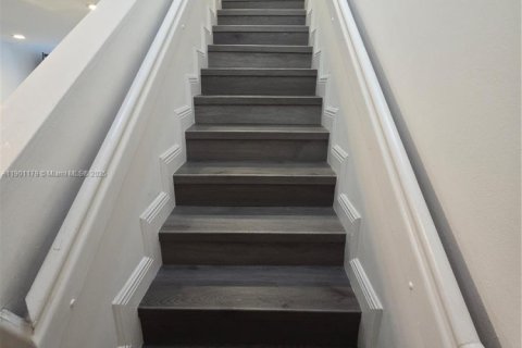 Снять в аренду квартиру в Майами, Флорида 3 спальни, 115.2м2, № 1952320 - фото 11