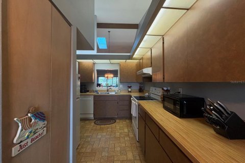 Condo in Sarasota, Florida, 2 bedrooms  № 2232506 - photo 9