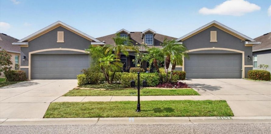 Villa ou maison à Holiday, Floride 3 chambres, 161.65 m2 № 2132826