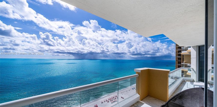 Кондоминиум с 3 спальнями в Санни-Айлс-Бич, Флорида № 1981677