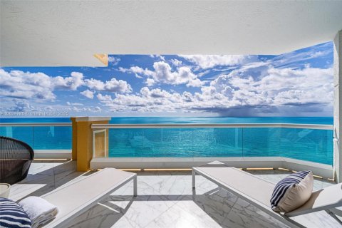 Снять в аренду кондоминиум в Санни-Айлс-Бич, Флорида 3 спальни, 205.69м2, № 1981677 - фото 4