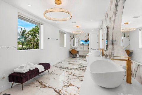 Casa en alquiler en Palmetto Bay, Florida, 8 dormitorios, 755.2 m2 № 2054361 - foto 22