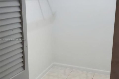 Copropriété à vendre à Sunny Isles Beach, Floride: 2 chambres, 87.05 m2 № 2016204 - photo 14