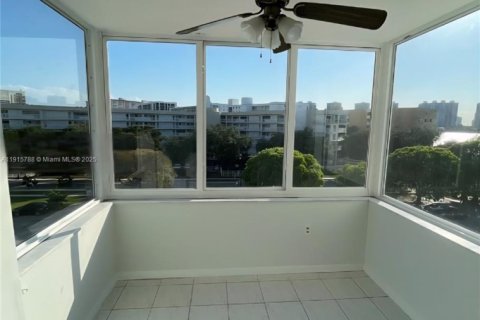 Copropriété à vendre à Sunny Isles Beach, Floride: 2 chambres, 87.05 m2 № 2016204 - photo 9