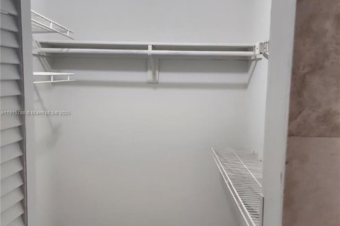Copropriété à vendre à Sunny Isles Beach, Floride: 2 chambres, 87.05 m2 № 2016204 - photo 13
