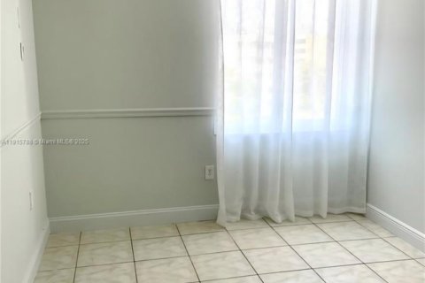 Copropriété à vendre à Sunny Isles Beach, Floride: 2 chambres, 87.05 m2 № 2016204 - photo 17