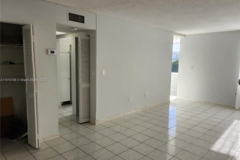 Copropriété à vendre à Sunny Isles Beach, Floride: 2 chambres, 87.05 m2 № 2016204 - photo 5