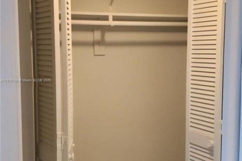Copropriété à vendre à Sunny Isles Beach, Floride: 2 chambres, 87.05 m2 № 2016204 - photo 16