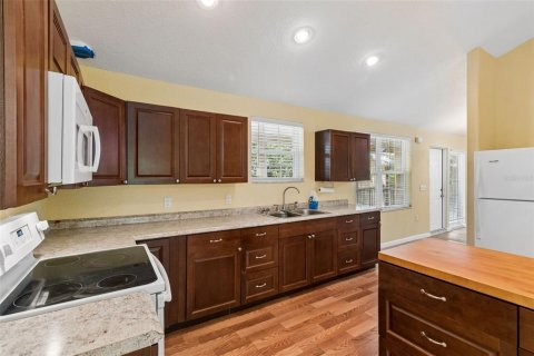 Villa ou maison à vendre à Homosassa, Floride: 2 chambres, 128.21 m2 № 2103014 - photo 11