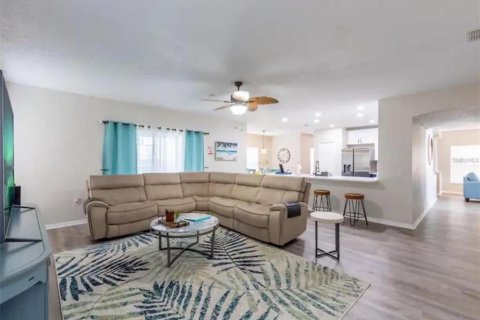 Casa en alquiler en Kissimmee, Florida, 4 dormitorios, 264.49 m2 № 1917536 - foto 13