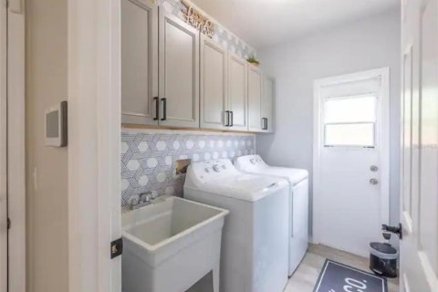 Casa en alquiler en Kissimmee, Florida, 4 dormitorios, 264.49 m2 № 1917536 - foto 17
