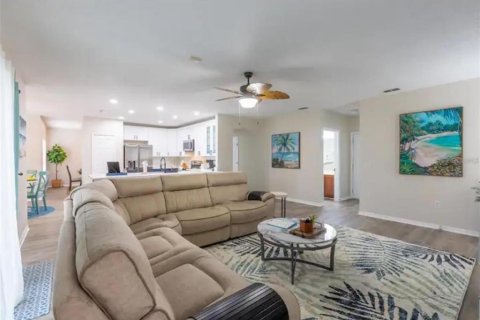 Casa en alquiler en Kissimmee, Florida, 4 dormitorios, 264.49 m2 № 1917536 - foto 15