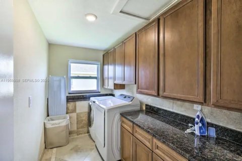 Casa en venta en Cape Coral, Florida, 4 dormitorios, 193.05 m2 № 2017503 - foto 21