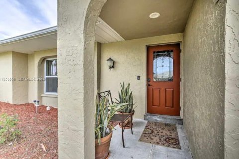 Casa en venta en Cape Coral, Florida, 4 dormitorios, 193.05 m2 № 2017503 - foto 27