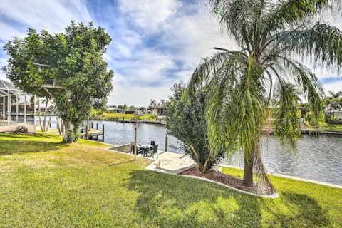 Casa en venta en Cape Coral, Florida, 4 dormitorios, 193.05 m2 № 2017503 - foto 24