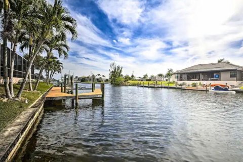 Casa en venta en Cape Coral, Florida, 4 dormitorios, 193.05 m2 № 2017503 - foto 23