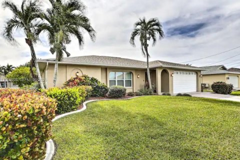 Casa en Cape Coral, Florida 4 dormitorios, 193.05 m2 № 2017503