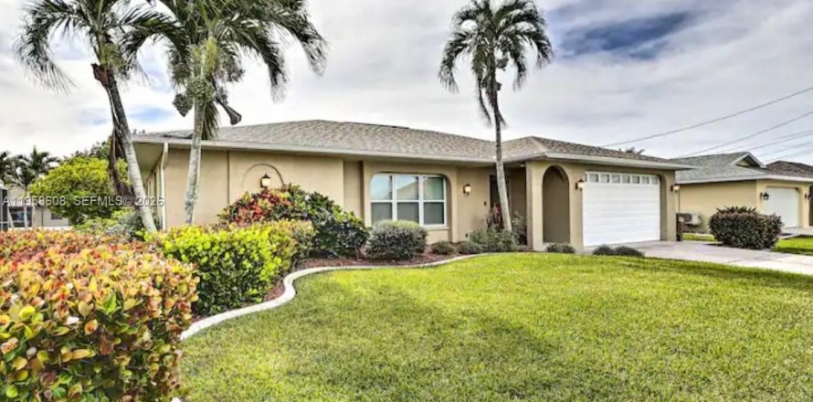 Casa en Cape Coral, Florida 4 dormitorios, 193.05 m2 № 2017503