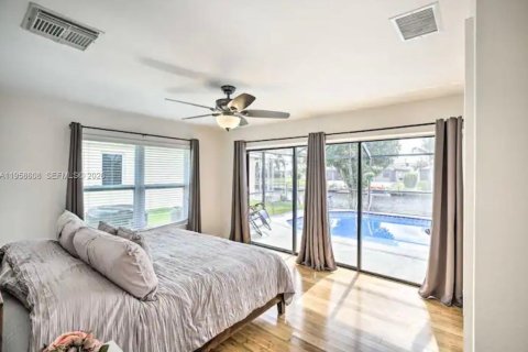 Casa en venta en Cape Coral, Florida, 4 dormitorios, 193.05 m2 № 2017503 - foto 17