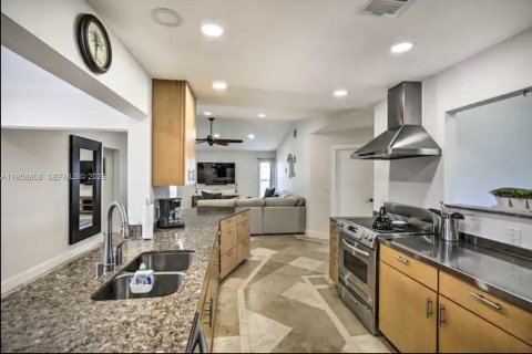 Casa en venta en Cape Coral, Florida, 4 dormitorios, 193.05 m2 № 2017503 - foto 14