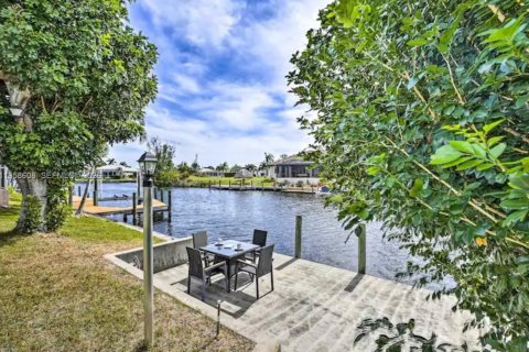 Casa en venta en Cape Coral, Florida, 4 dormitorios, 193.05 m2 № 2017503 - foto 25