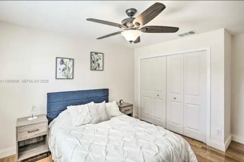 Casa en venta en Cape Coral, Florida, 4 dormitorios, 193.05 m2 № 2017503 - foto 19