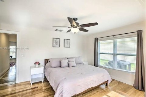 Casa en venta en Cape Coral, Florida, 4 dormitorios, 193.05 m2 № 2017503 - foto 16