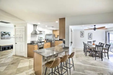 Casa en venta en Cape Coral, Florida, 4 dormitorios, 193.05 m2 № 2017503 - foto 5