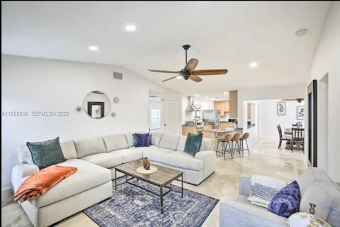 Casa en venta en Cape Coral, Florida, 4 dormitorios, 193.05 m2 № 2017503 - foto 11