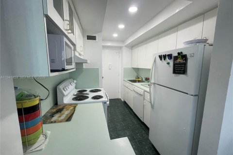 Condominio en alquiler en Hollywood, Florida, 1 dormitorio, 69.68 m2 № 2054144 - foto 2