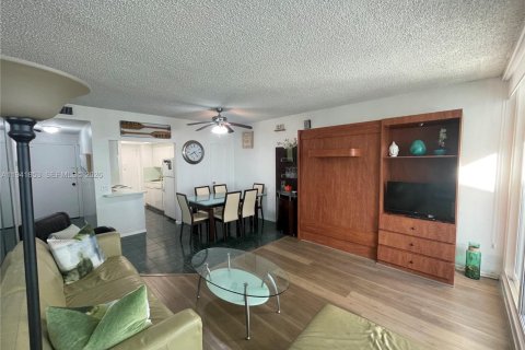 Condominio en alquiler en Hollywood, Florida, 1 dormitorio, 69.68 m2 № 2054144 - foto 3