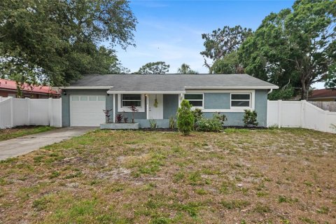 House in Largo, Florida 3 bedrooms, 88.91 sq.m. № 1683096 - photo 1