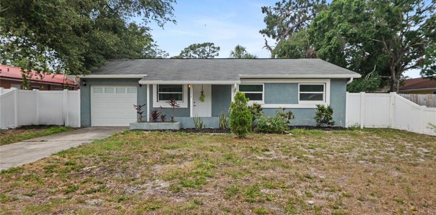 House in Largo, Florida 3 bedrooms, 88.91 sq.m. № 1683096