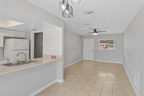House in Largo, Florida 3 bedrooms, 88.91 sq.m. № 1683096 - photo 11
