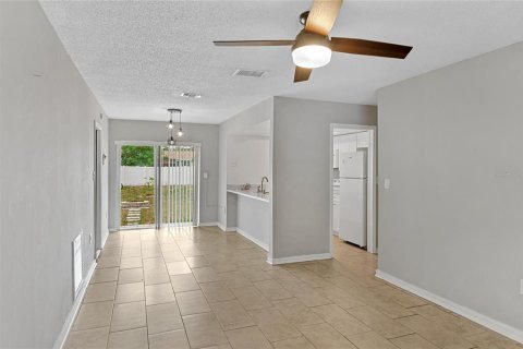 House in Largo, Florida 3 bedrooms, 88.91 sq.m. № 1683096 - photo 9