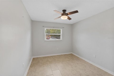 House in Largo, Florida 3 bedrooms, 88.91 sq.m. № 1683096 - photo 18