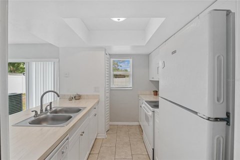 House in Largo, Florida 3 bedrooms, 88.91 sq.m. № 1683096 - photo 12