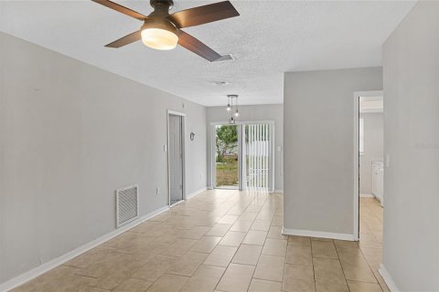 House in Largo, Florida 3 bedrooms, 88.91 sq.m. № 1683096 - photo 8