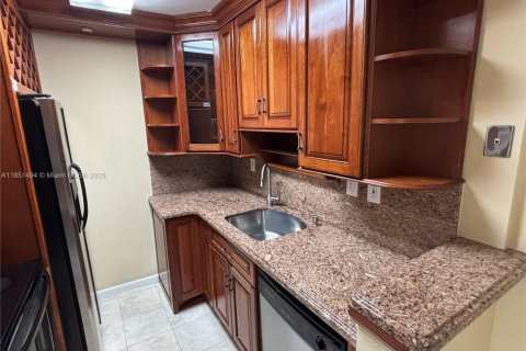 Condo in Miami, Florida, 1 bedroom  № 2035392 - photo 4