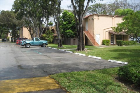 Condo in Miami, Florida, 1 bedroom  № 2035392 - photo 19