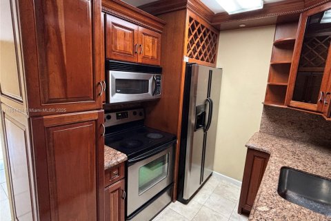 Condo in Miami, Florida, 1 bedroom  № 2035392 - photo 3